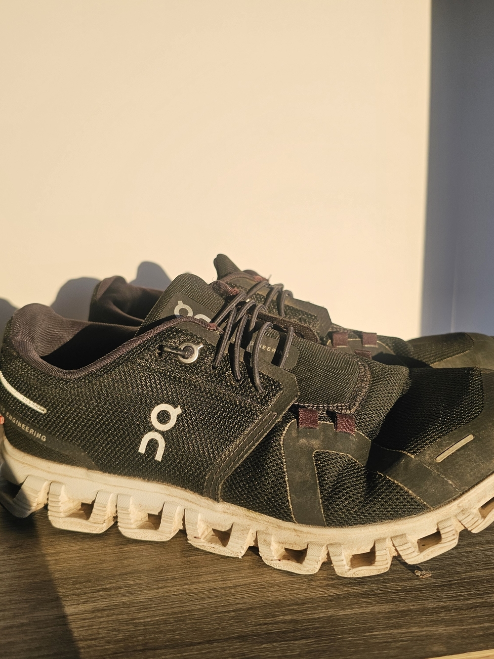 On Cloud 5 Women’s Running Shoes White Black Athletic Walking Comfortable Size 8